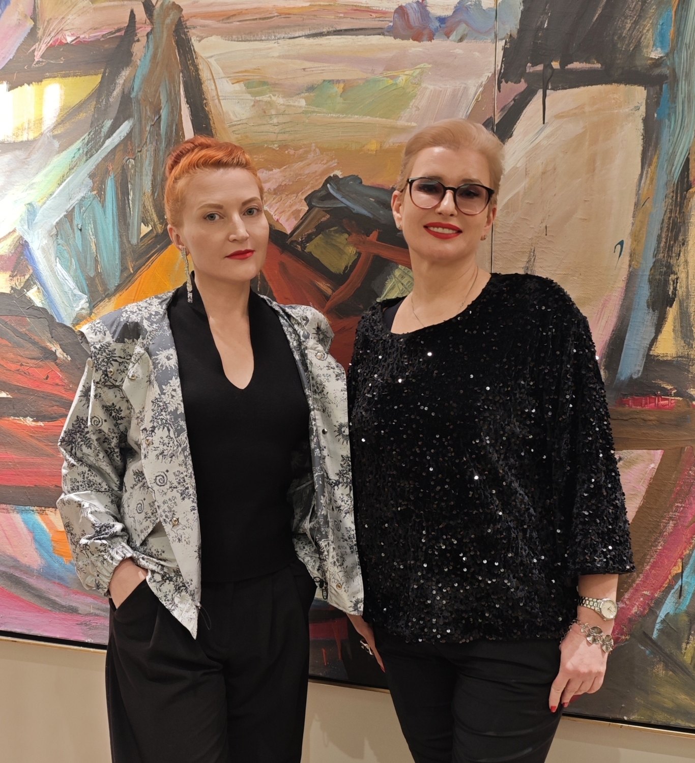 Жизнь полна сюрпризов, и, к счастью, приятных сюрпризов в ней больше. Мы вместе работали над одним проектом, и за время нашего сотрудничества и сотворчества убедились, что мы отличная команда со схожими взглядами на мир, общей страстью к красоте и элегантности, дотошные, внимательные к деталям, предусмотрительные и ответственные - настоящие соратники! И решили объединиться. Так появилась студия «БоА». Реализация проекта с нашей студией не станет для вас неприятным сюрпризом. В процессе создания проекта, подбора и согласования материалов мы всегда учитываем финансовые возможности заказчика и заботимся о том, чтобы реализация проекта не вышла за пределы установленного бюджета.&nbsp;